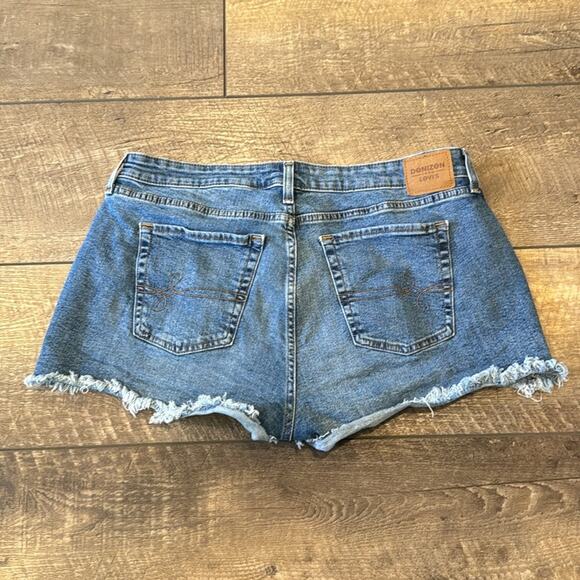 Denizen from Levi's Women's High Rise Jean Shorts Medium Wash Size 18 - Picture 3 of 9